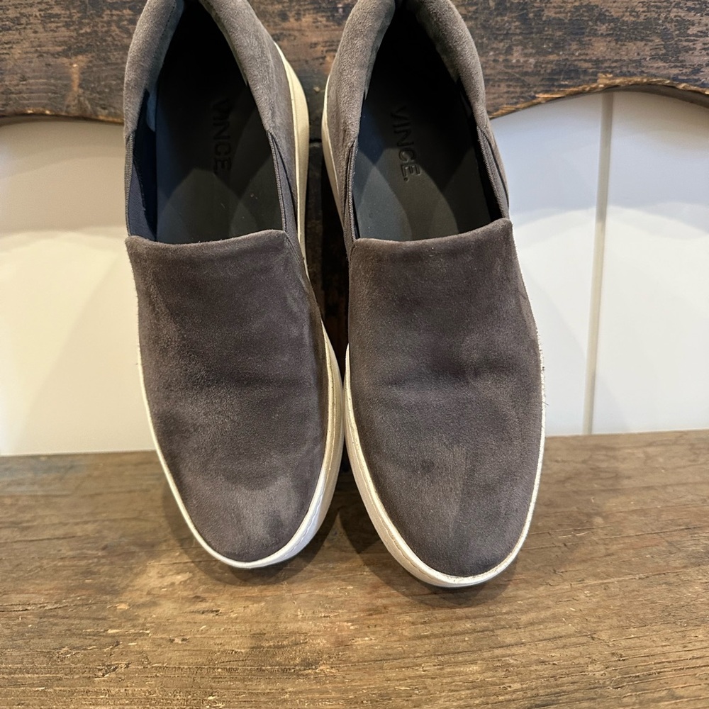 Suede Warren sneaker size 7